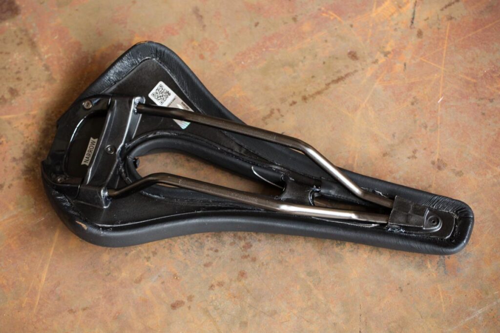 selle_san_marco_mantra_supercomfort_racing_saddle_-_underside.jpg