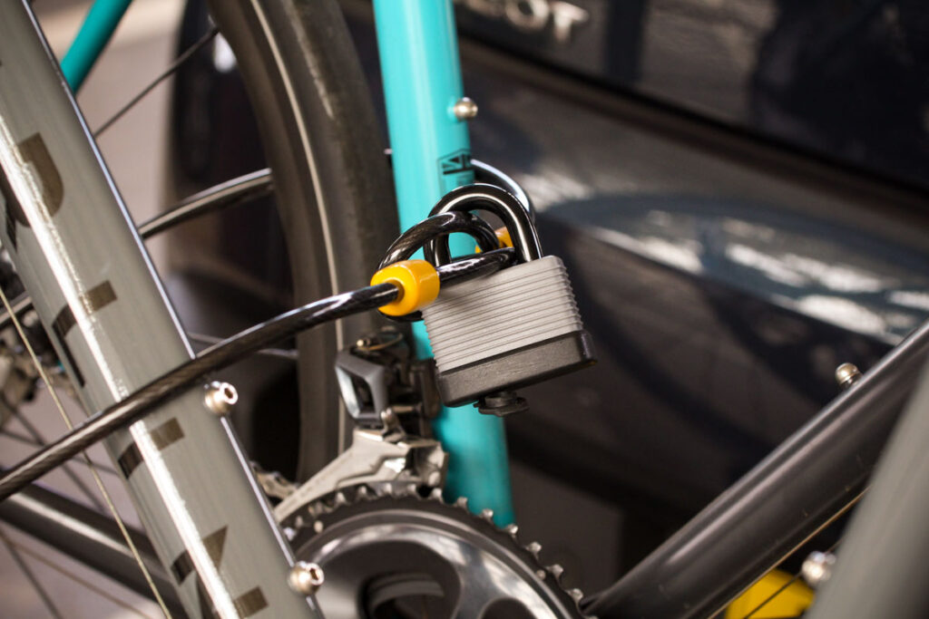 auxtail_towball_mount_cycle_carrier_-_lock.jpg