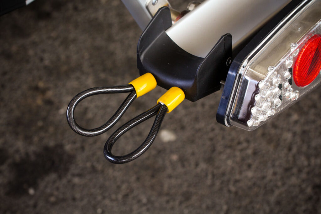 auxtail_towball_mount_cycle_carrier_-_lock_retracted.jpg