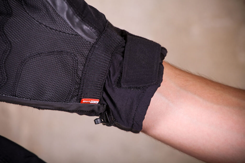 Giro Proof 100 gloves – cuff.jpg