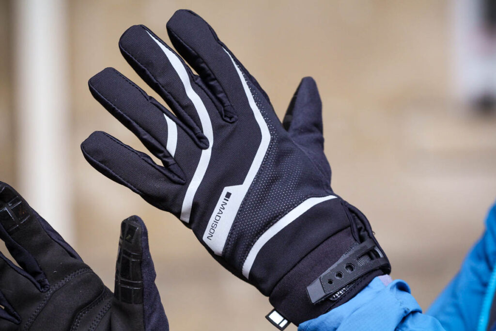 Madison Avalanche gloves – back.jpg