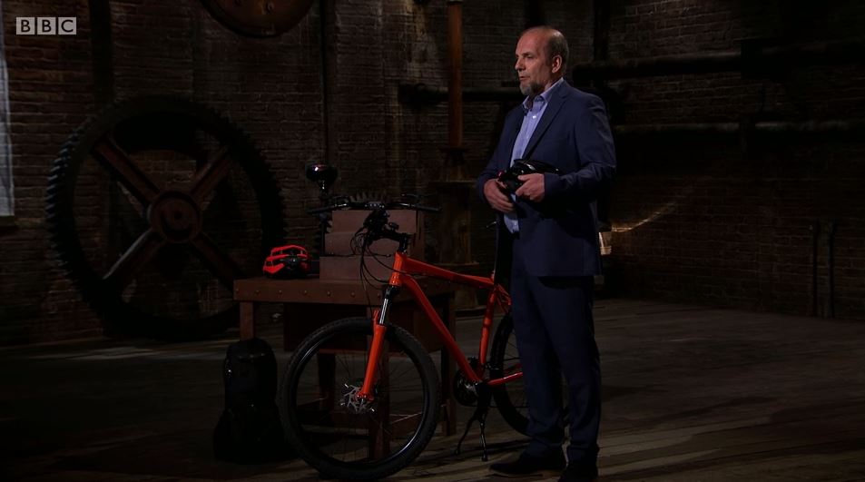 Steven Ransom with Brighter Bikes on Dragons’ Den (BBC screenshot).JPG