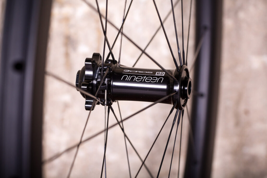Acros Road-DISC C wheels – front hub.jpg