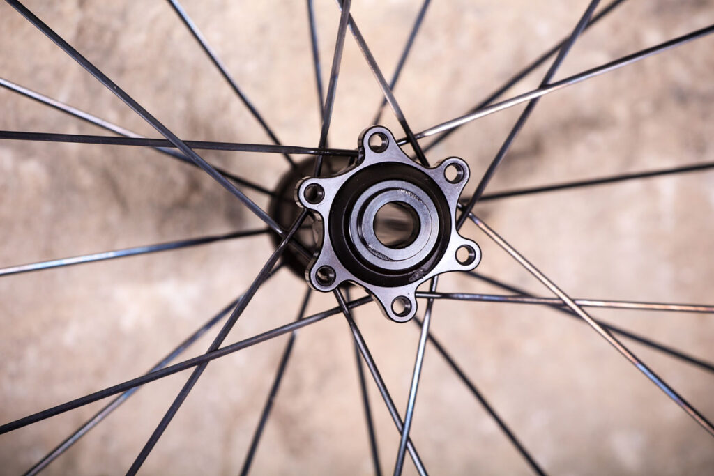 Acros Road-DISC C wheels – hub detail.jpg
