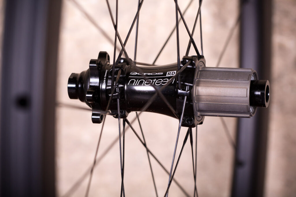 Acros Road-DISC C wheels – rear hub 3.jpg