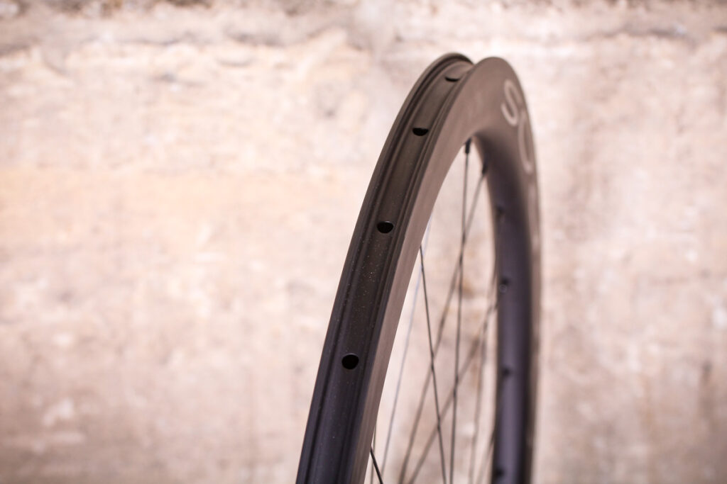 Acros Road-DISC C wheels – rim bed.jpg