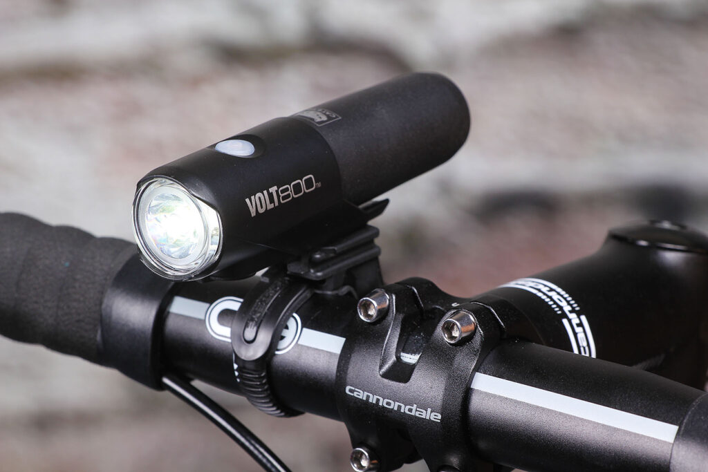 cateye-volt-800-mounted.jpg