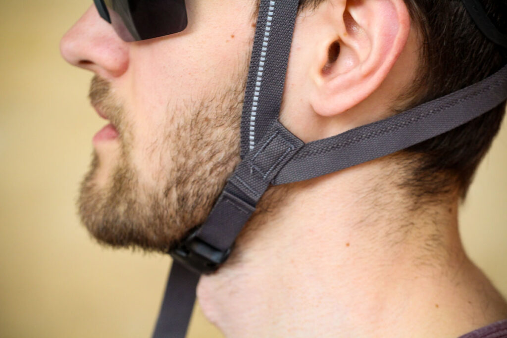 endura_hummvee_helmet_-_strap.jpg