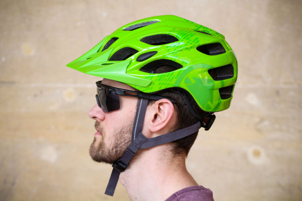 endura_hummvee_helmet_-_with_peak_side.jpg