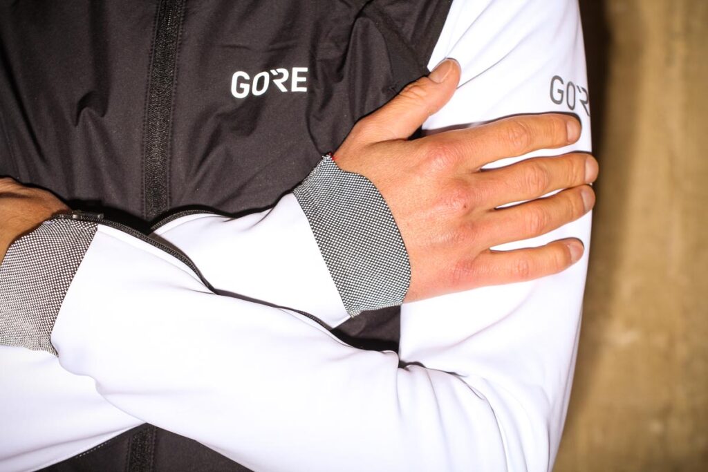 Gore C7 Windstopper Pro Jacket – reflective cuff.jpg