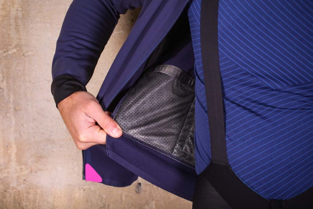 Shimano Evolve Wind Jacket – insulated pockets.jpg