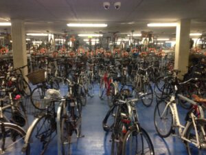 Cambridge Railway Station CyclePoint 04 (copyright Simon MacMichael).JPG