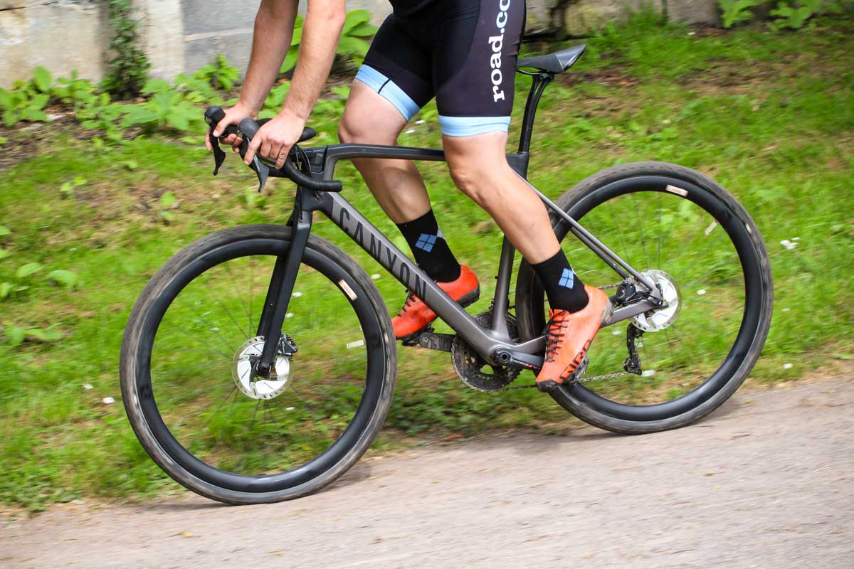 canyon_grail_cf_sl_8.0_sl_-_riding_2