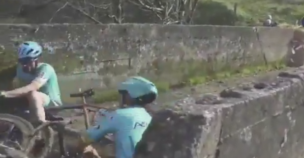 Izagirre brothers CX crash (via Tiwtter).PNG