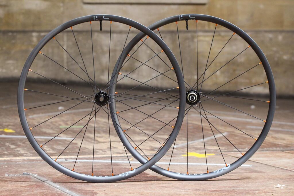justridingalonggeckocarbonwheelset