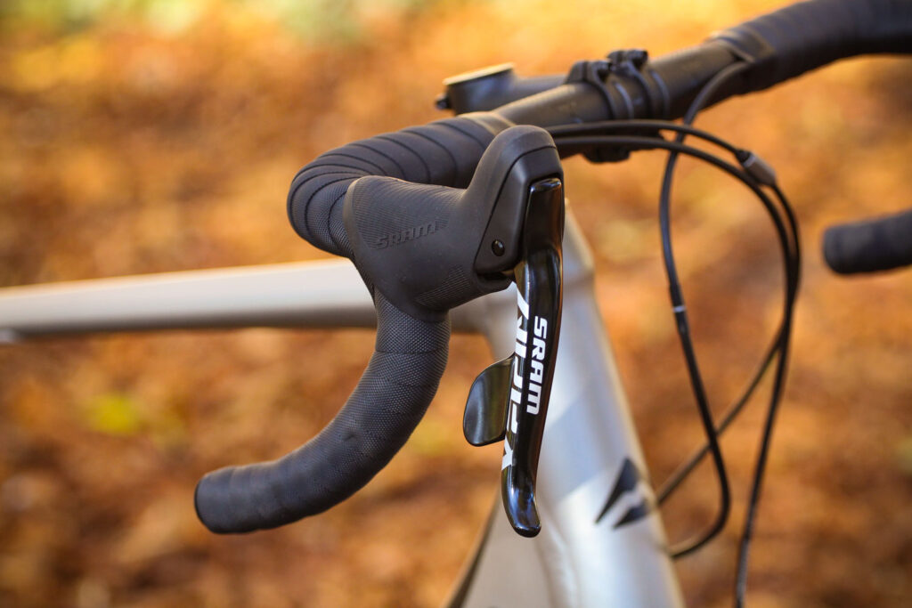 Merida Silex 300 – bar and shifter.jpg