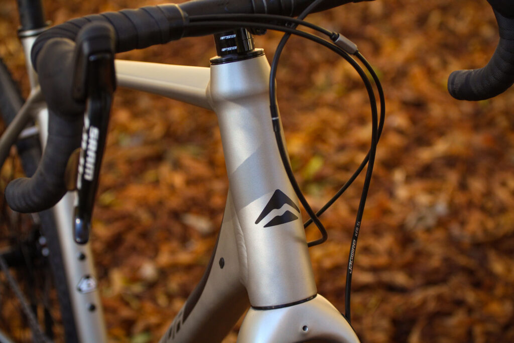 Merida Silex 300 – head tube badge.jpg