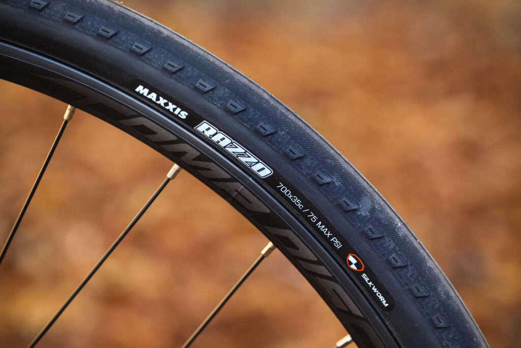 Merida Silex 300 – tyre and rim.jpg