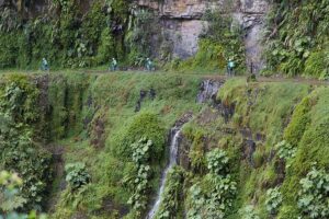 Mountain bikers on Yungas Road, Bolivia (licensed CC BY SA 4.0 by Vaido Otsar on Wikimedia Commons)