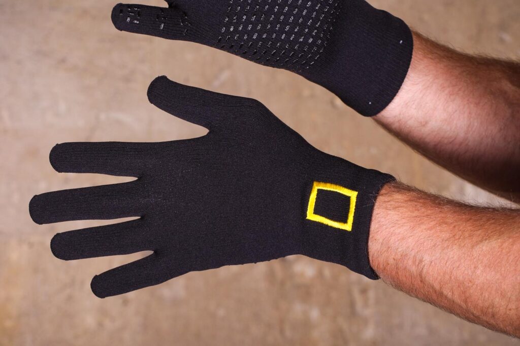 Showers Pass National Geographic Knit Waterproof Gloves Wool- Blend – back.jpg