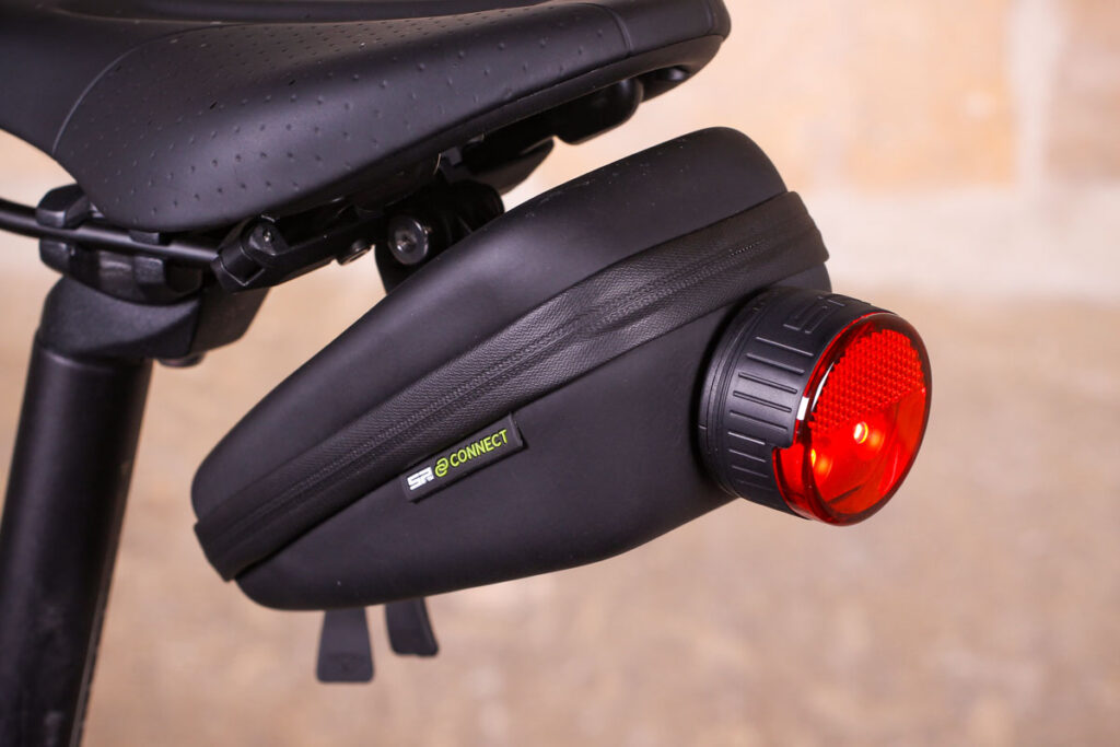 SP Connect Saddle Case Set – light mounted.jpg