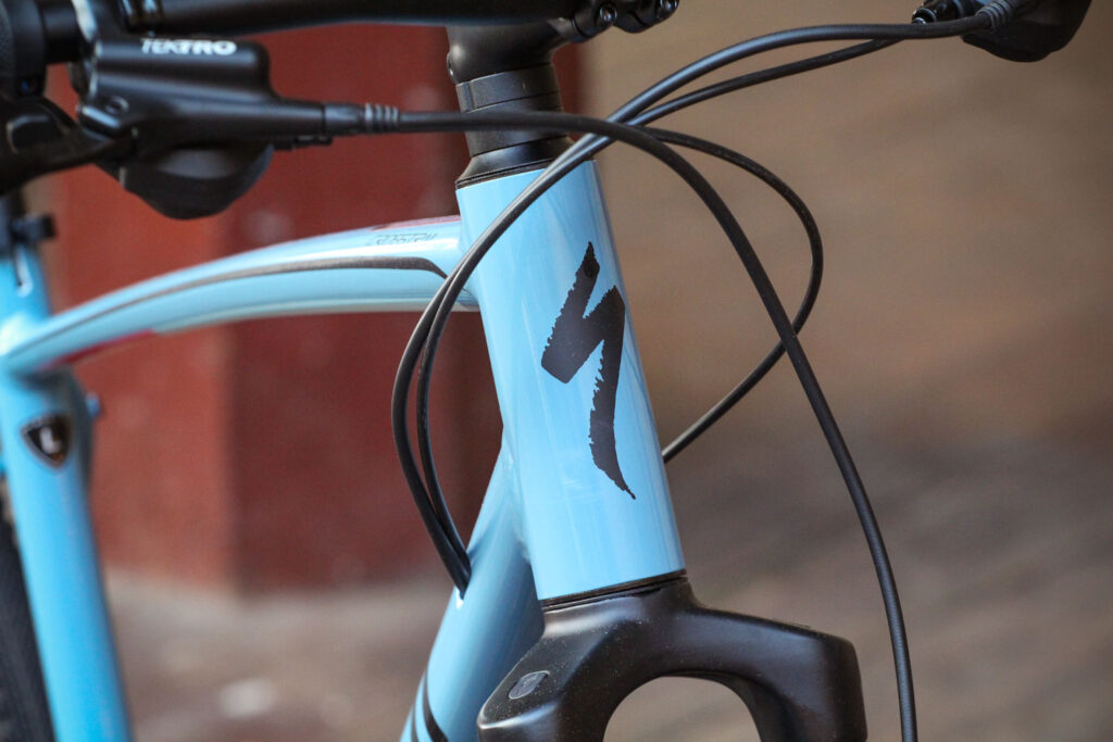 Specialized Crosstrail – head tube badge.jpg