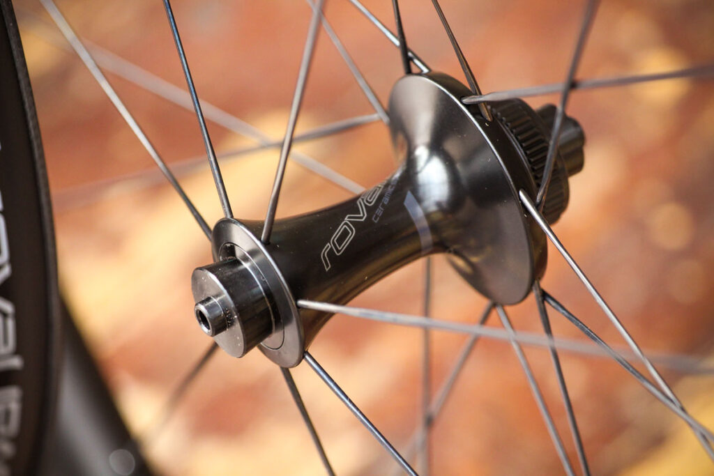specialized_roval_clx_32_disc-650b_set_-_front_hub.jpg