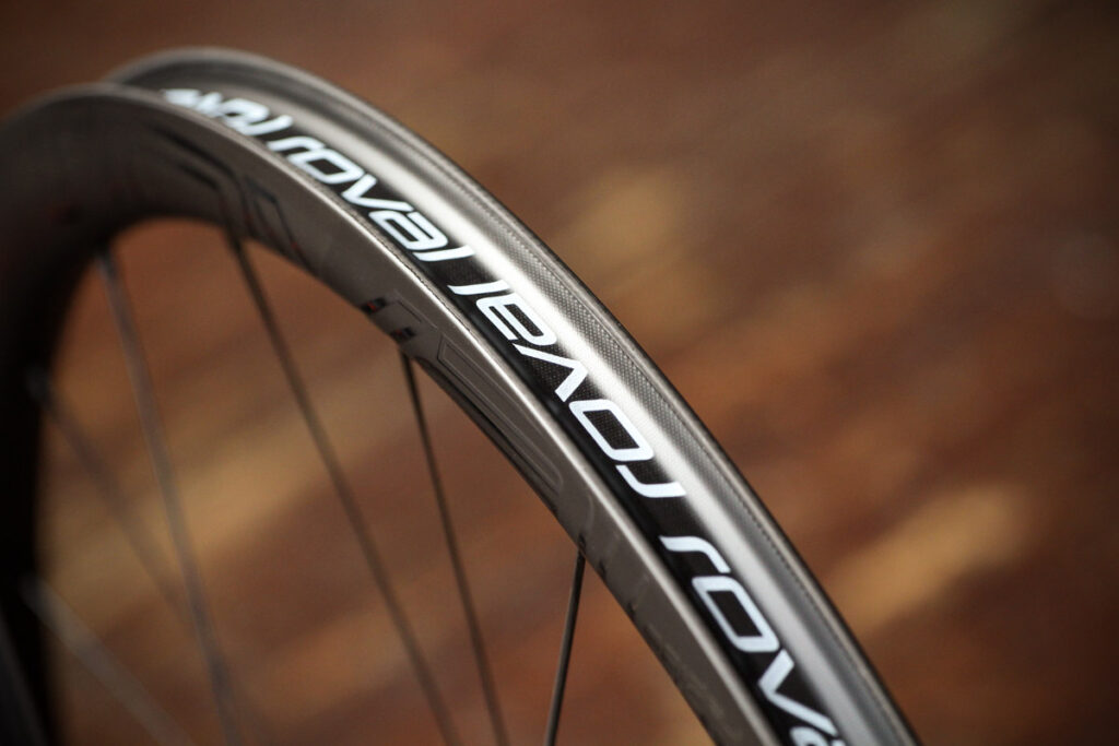 specialized_roval_clx_32_disc-650b_set_-_rim_bed.jpg