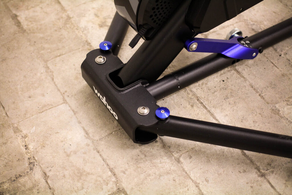 Wahoo 2018 Edition KICKR Smart Trainer – leg detail.jpg