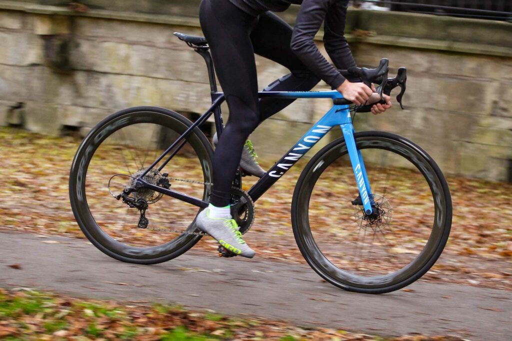 Canyon Ultimate CF SLX Disc 9.0 Movistar – riding 3.jpg