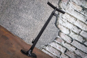 Giant Control Tower 0 Floor Pump-1.jpg