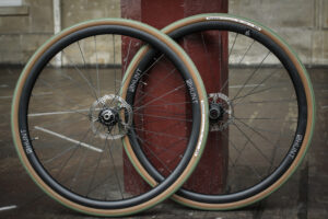 Hunt Wheels Carbon Dynamo 700c -1.jpg