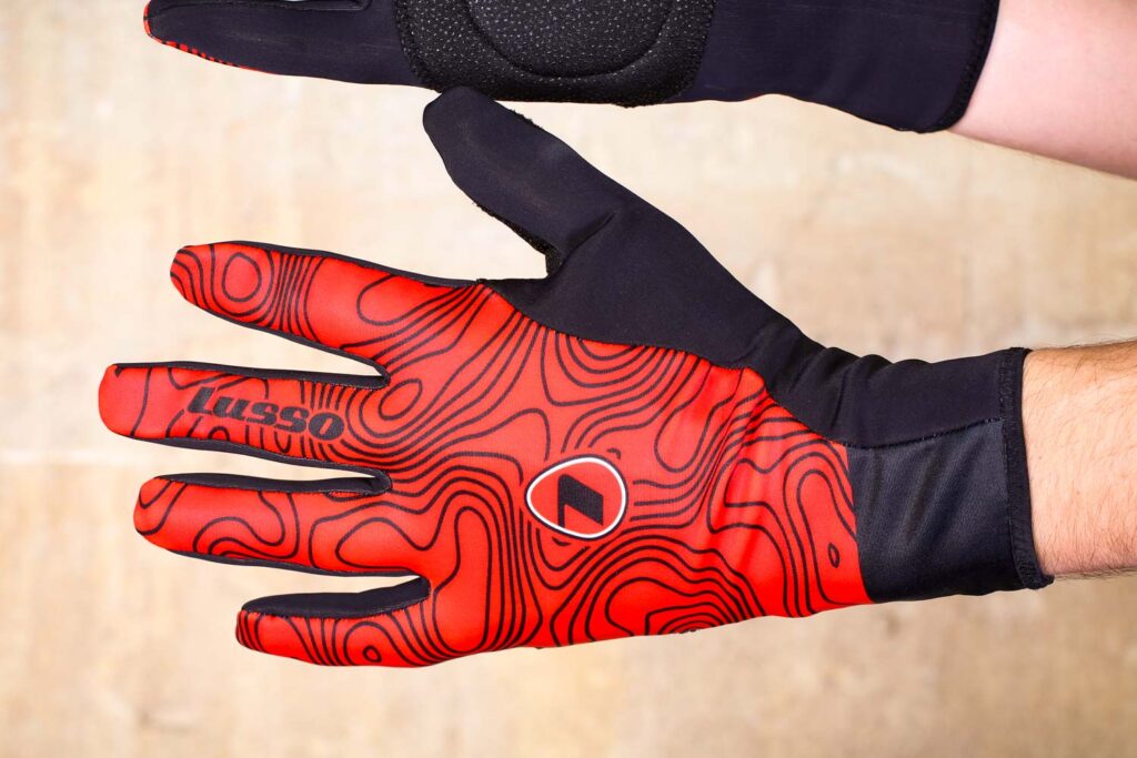 Lusso Windtex Terrain Red Gloves – back.jpg