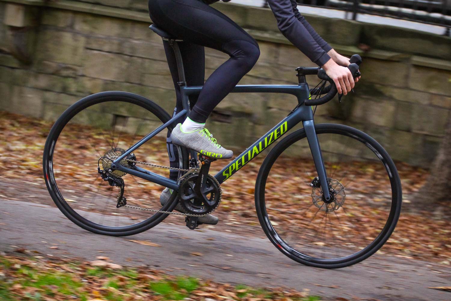 Specialized Tarmac Disc Sport &ndash; riding 1