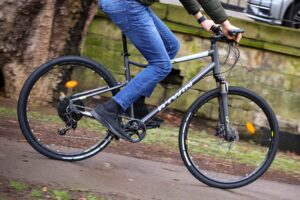 BTwin Riverside 920 - riding 1.jpg