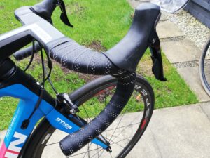Fizik_Tempo_Microtex_Bondcush_Classic_Tape_Fitted_1.jpg