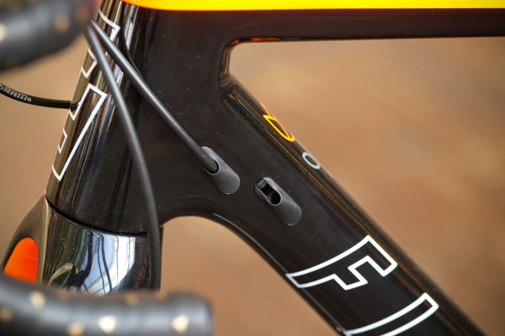 Flanders Forte frameset – cable routing.jpg