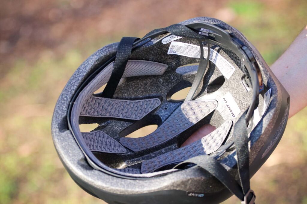 Giant Rev Comp Road Helmet – inside.jpg