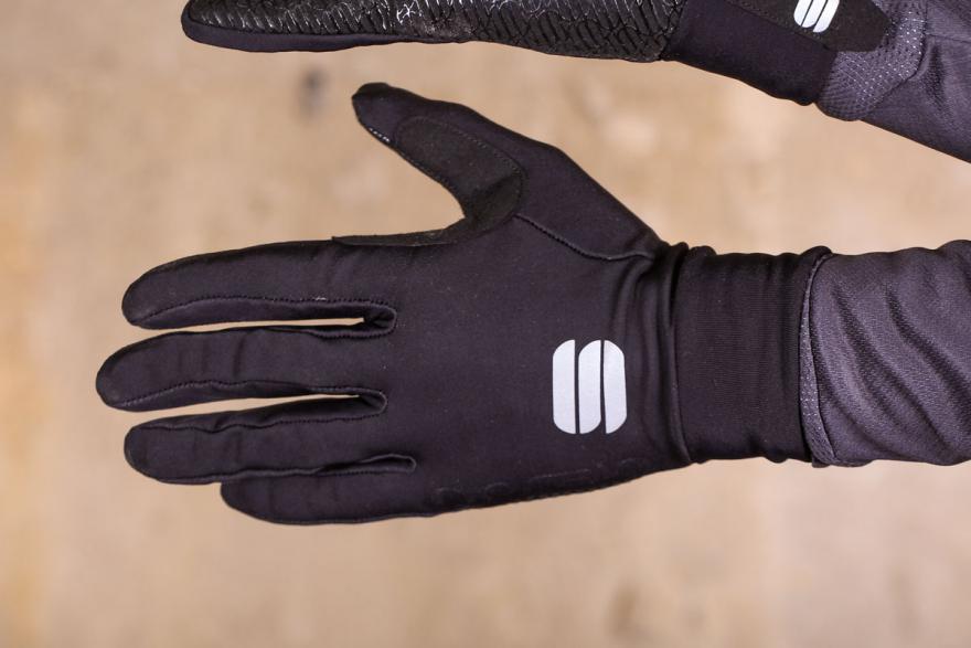 sportful-no-rain-glove-back-hand.jpg