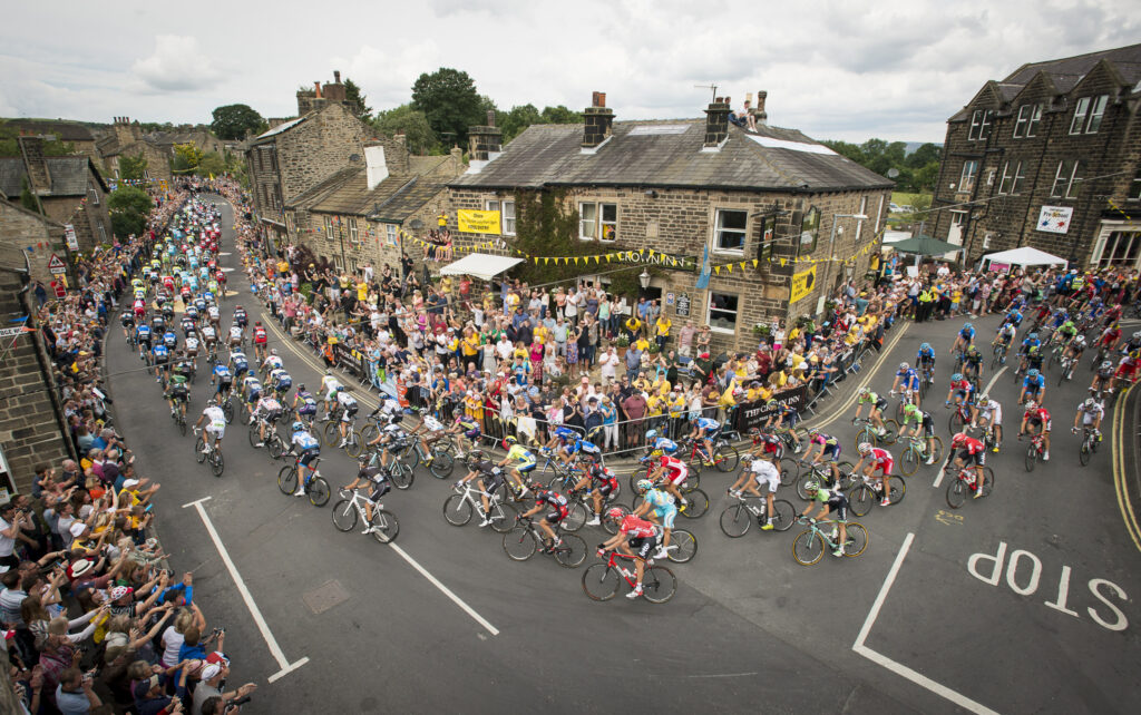 TdF 2014 Stage 2 crowds in Yorkshire – picture credit Welcome to Yorkshire, Le Tour Yorkshire com