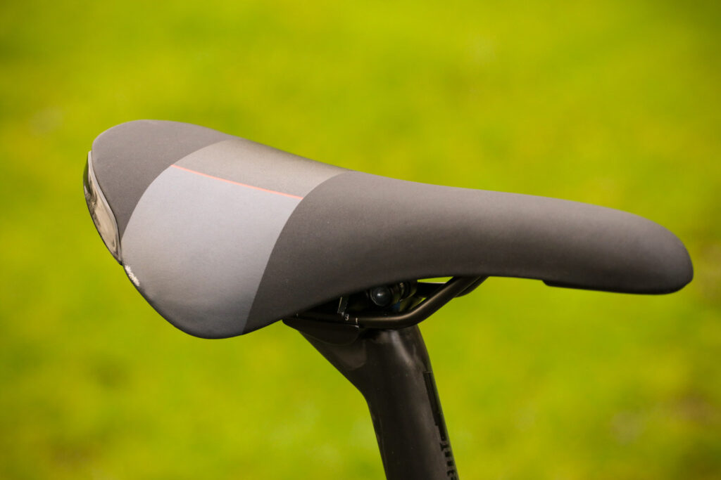 BMC Roadmachine 02 Two – saddle.jpg