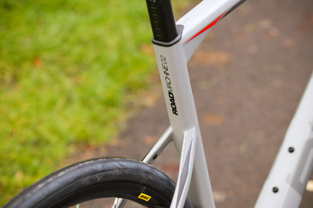 BMC Roadmachine 02 Two – seat stays.jpg