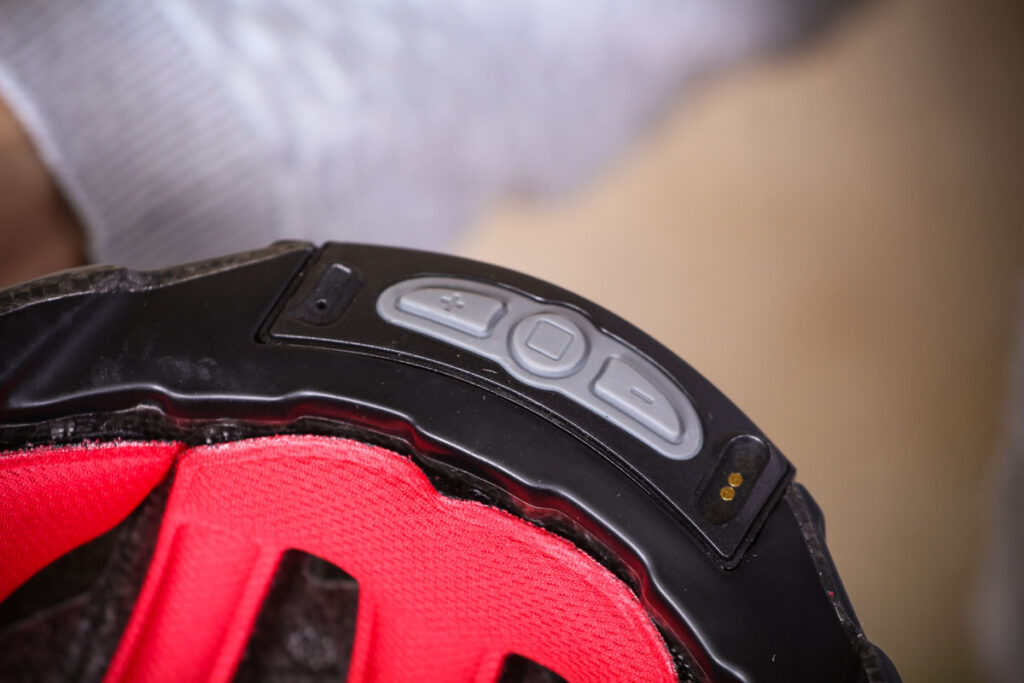 livall_bling_helmet_bh60se_-_control_buttons.jpg