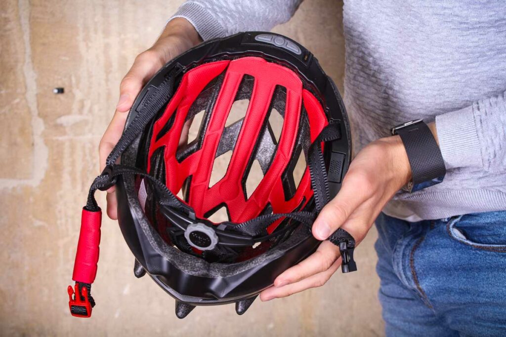 livall_bling_helmet_bh60se_-_inside.jpg