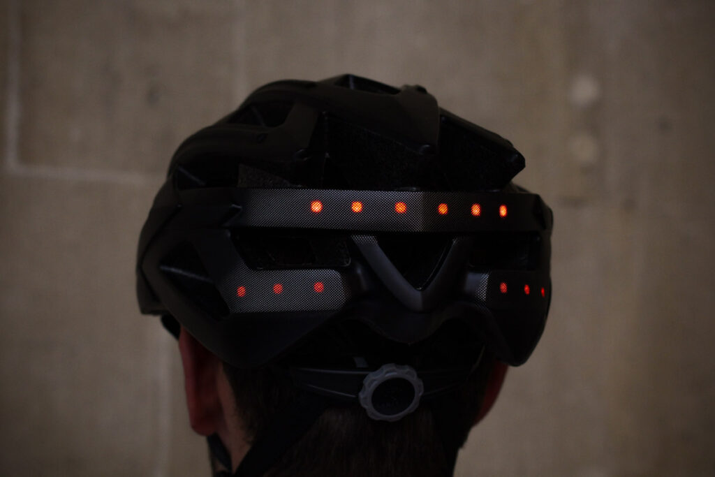 livall_bling_helmet_bh60se_-_lights.jpg