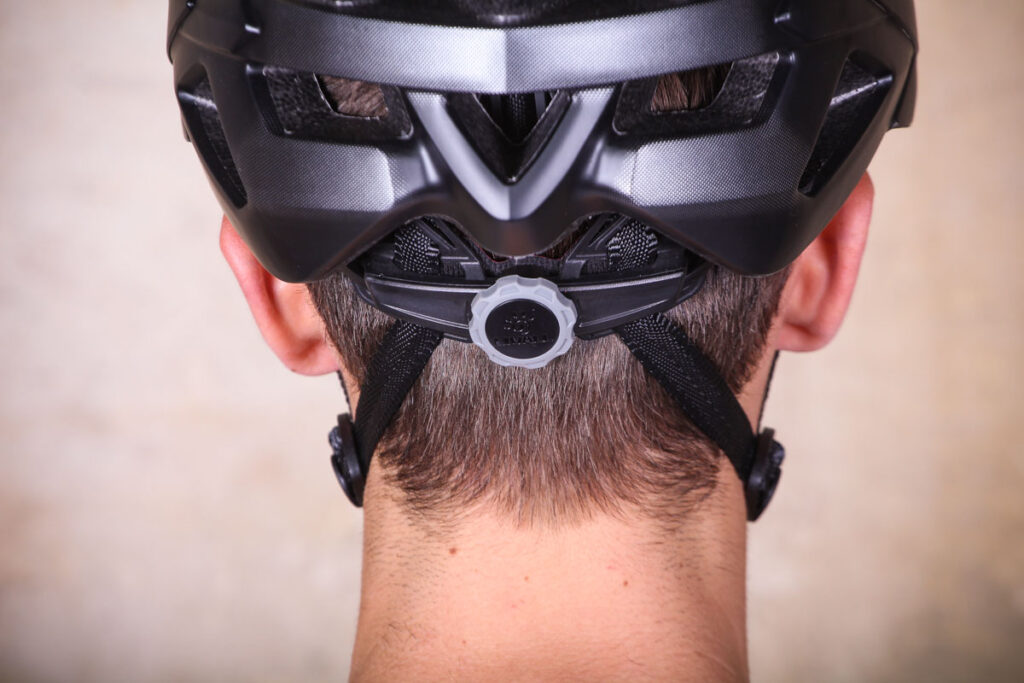 livall_bling_helmet_bh60se_-_tension_system.jpg
