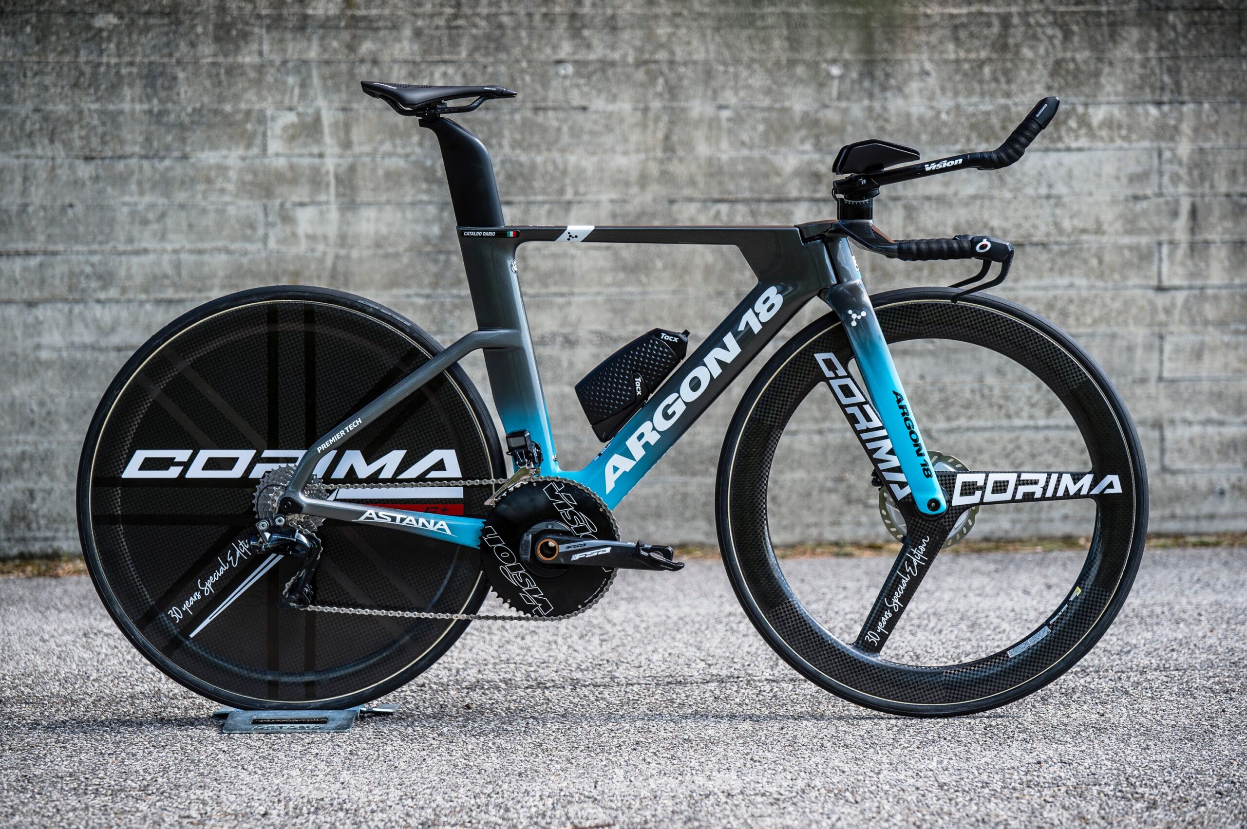 Argon 18 reveals new time trial bike with disc brakes at Giro d