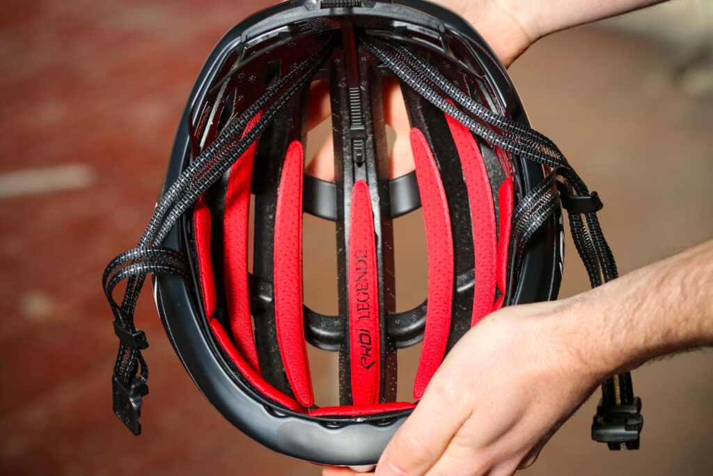Ekoi Legende helmet – inside.jpg