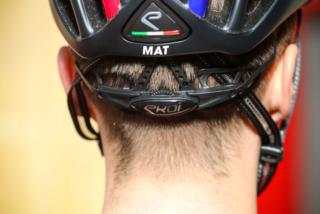 Ekoi Legende helmet – tension system.jpg