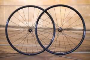 FSA AGX gravel wheelset 2.jpg